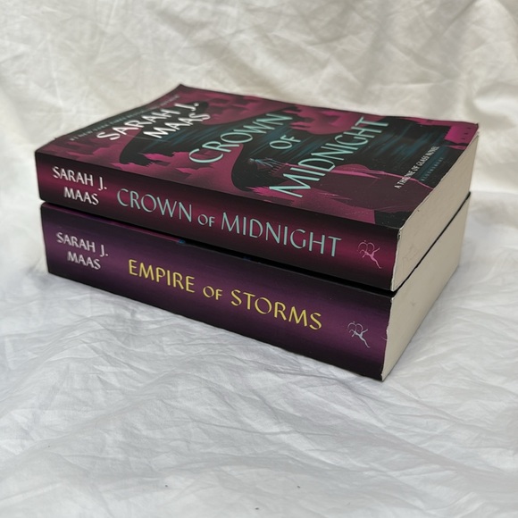 Throne of Glass Series: Crown of Midnight and Empire of Storms by Sarah J. Maas - Picture 4 of 11